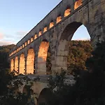 Pensjonat Le Cherche Midi, Entre Nimes, Le Pont Du Gard, Uzes, Arles