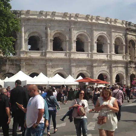 Le Cherche Midi, Entre Nimes, Le Pont Du Gard, Uzes, Arles ゲストハウス