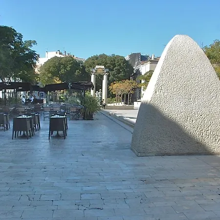 Le Cherche Midi, Entre Nimes, Le Pont Du Gard, Uzes, Arles בית הארחה 4*