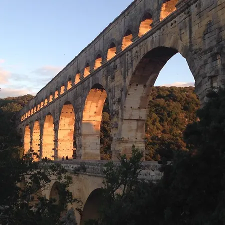 בית הארחה Le Cherche Midi, Entre Nimes, Le Pont Du Gard, Uzes, Arles