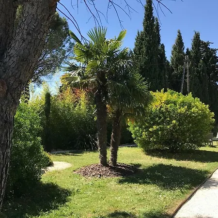 Vendégház Le Cherche Midi, Entre Nimes, Le Pont Du Gard, Uzes, Arles 4*