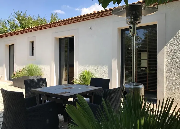 Le Cherche Midi, Entre Nimes, Le Pont Du Gard, Uzes, Arles 4* 말게레츠