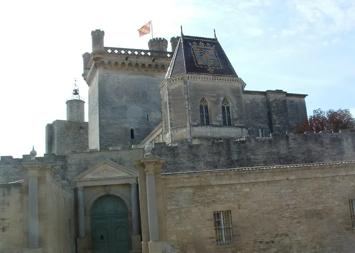 게스트하우스 Le Cherche Midi, Entre Nimes, Le Pont Du Gard, Uzes, Arles 4*
