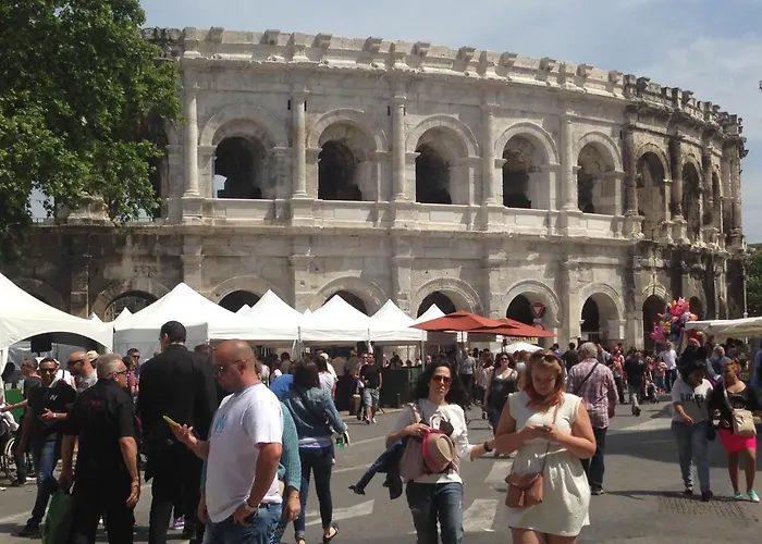 Le Cherche Midi, Entre Nimes, Le Pont Du Gard, Uzes, Arles Gasthuis