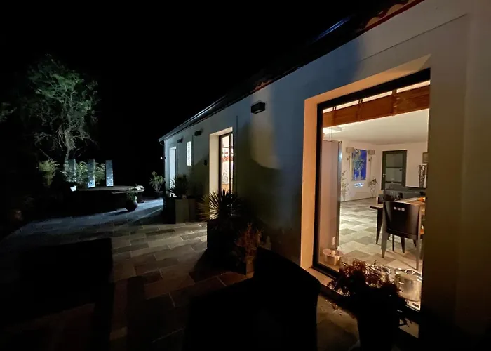 게스트하우스 Le Cherche Midi, Entre Nimes, Le Pont Du Gard, Uzes, Arles 4*