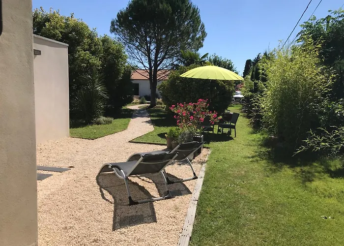 게스트하우스 Le Cherche Midi, Entre Nimes, Le Pont Du Gard, Uzes, Arles 4*