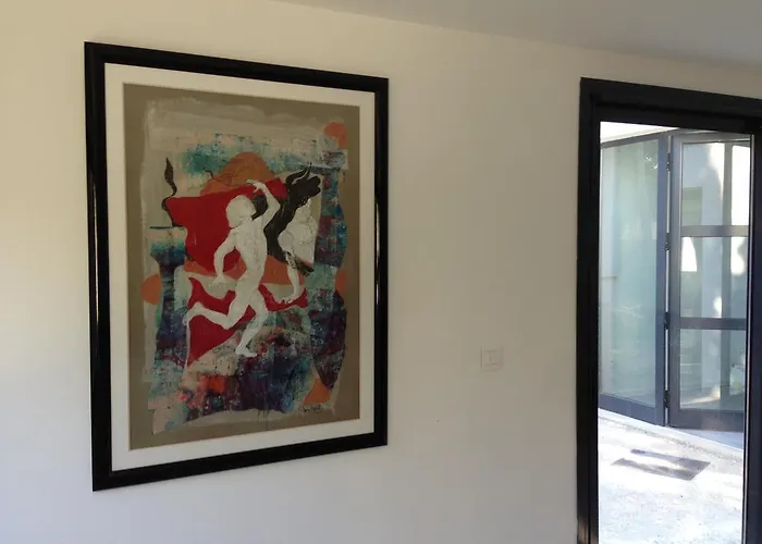 게스트하우스 Le Cherche Midi, Entre Nimes, Le Pont Du Gard, Uzes, Arles 4*