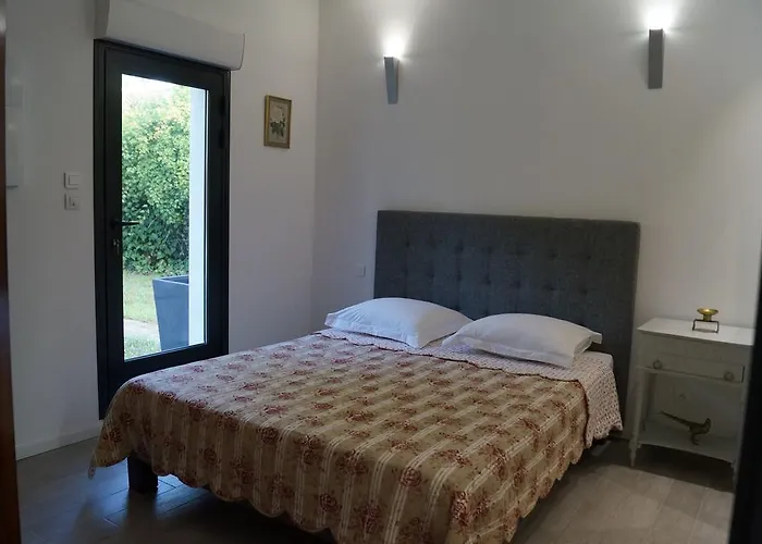 Le Cherche Midi, Entre Nimes, Le Pont Du Gard, Uzes, Arles 게스트하우스 4*